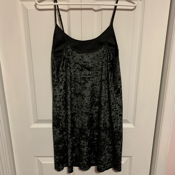 4/&30- Victoria’s Secret Black Velour Slip - Picture 4 of 4